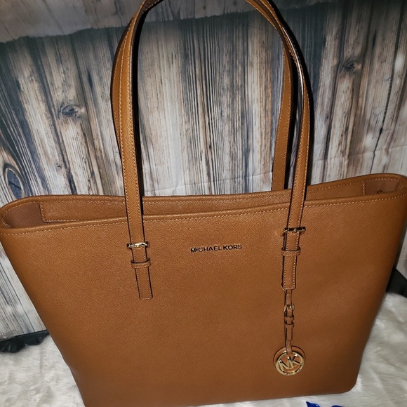 Michael Kors Handbags - Michael Kors Retired MD Multifunctional Tote